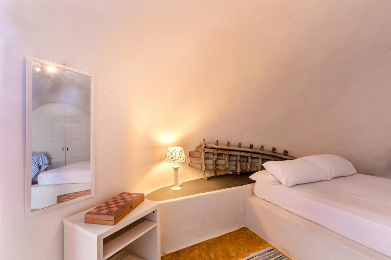 Caveland Hostel Karterados  Buitenkant foto