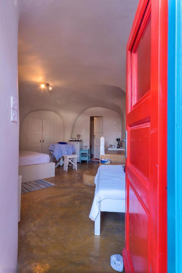 Caveland Hostel Karterados  Buitenkant foto